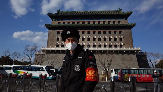 La OMS cree que solo medidas como las de China frenarán el virus