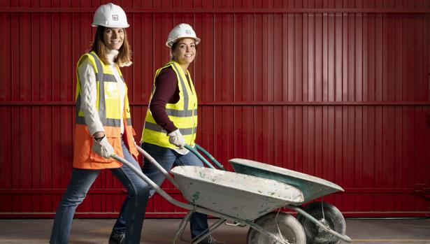 Mujeres en la obra construyendo igualdad: «¡Patada al muro!»