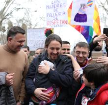 PSOE y Podemos pugnan por patrimonializar la igualdad en la marcha, que acaba «expulsando» a Cs