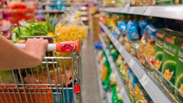 ¿Cómo evitar el contagio al hacer la compra? No hace falta el uso de guantes, salvo al comprar fruta