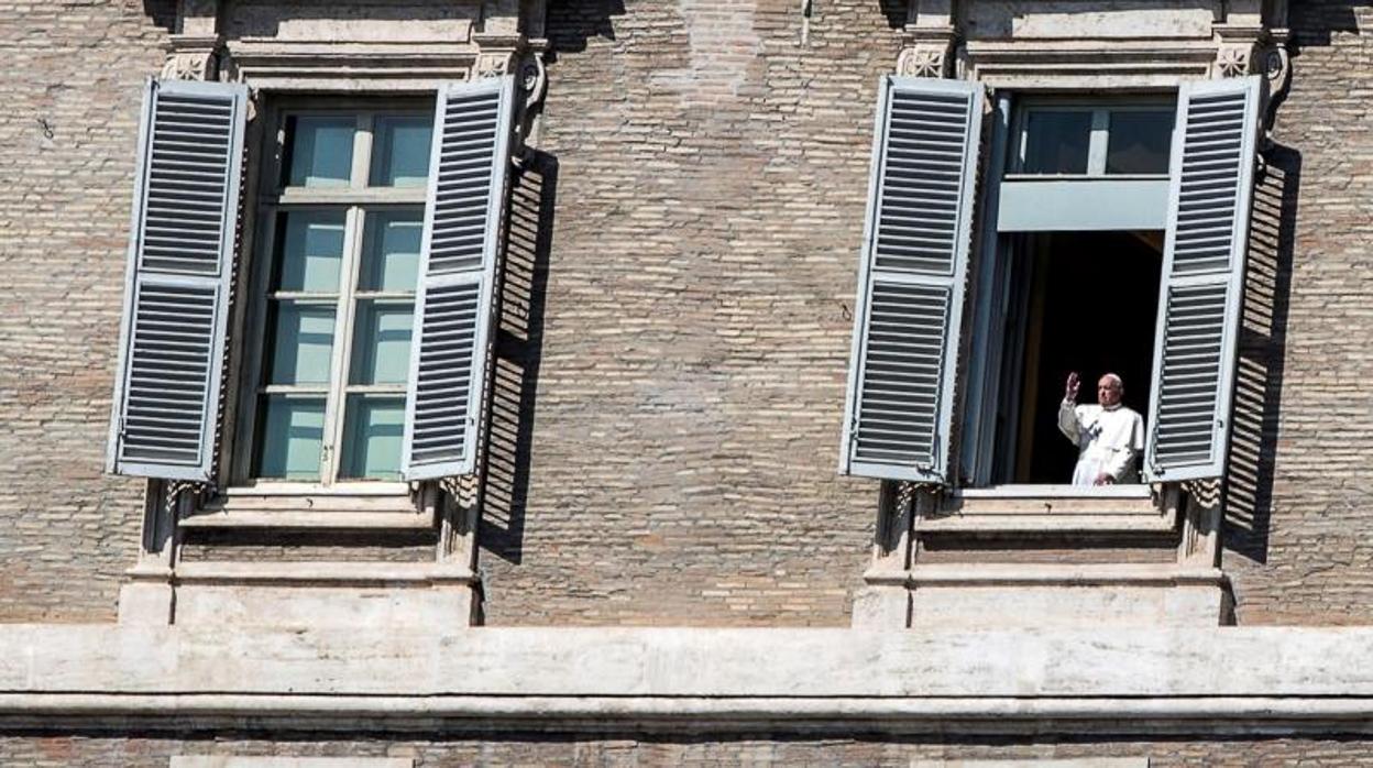 El Papa Francisco ya dió su bendición del Ángelus hace una semana, el domingo 15 de marzo, desde la ventana de su estudio frente a la plaza de San Pedro