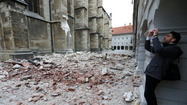 Al menos un muerto tras un fuerte temblor en la capital de Croacia