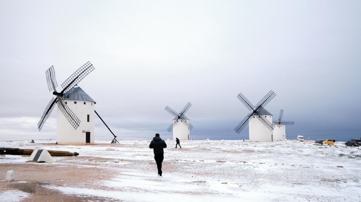 La zona de los molinos de Campo de Criptana, nevada