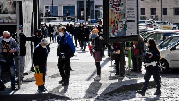 Graves tensiones en el sur de Italia: primeros saqueos en supermercados y llamadas a la rebelión