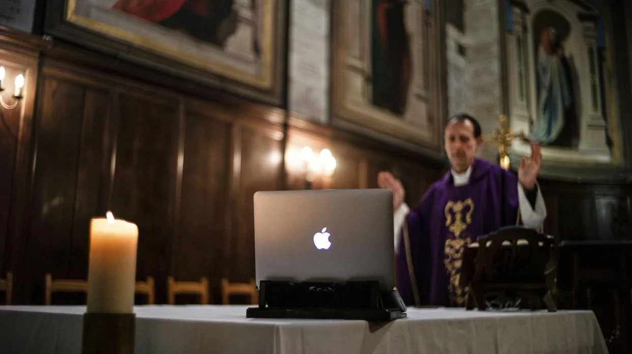 La Iglesia invita a encender una vela en Jueves Santo y a apoyar a Cáritas