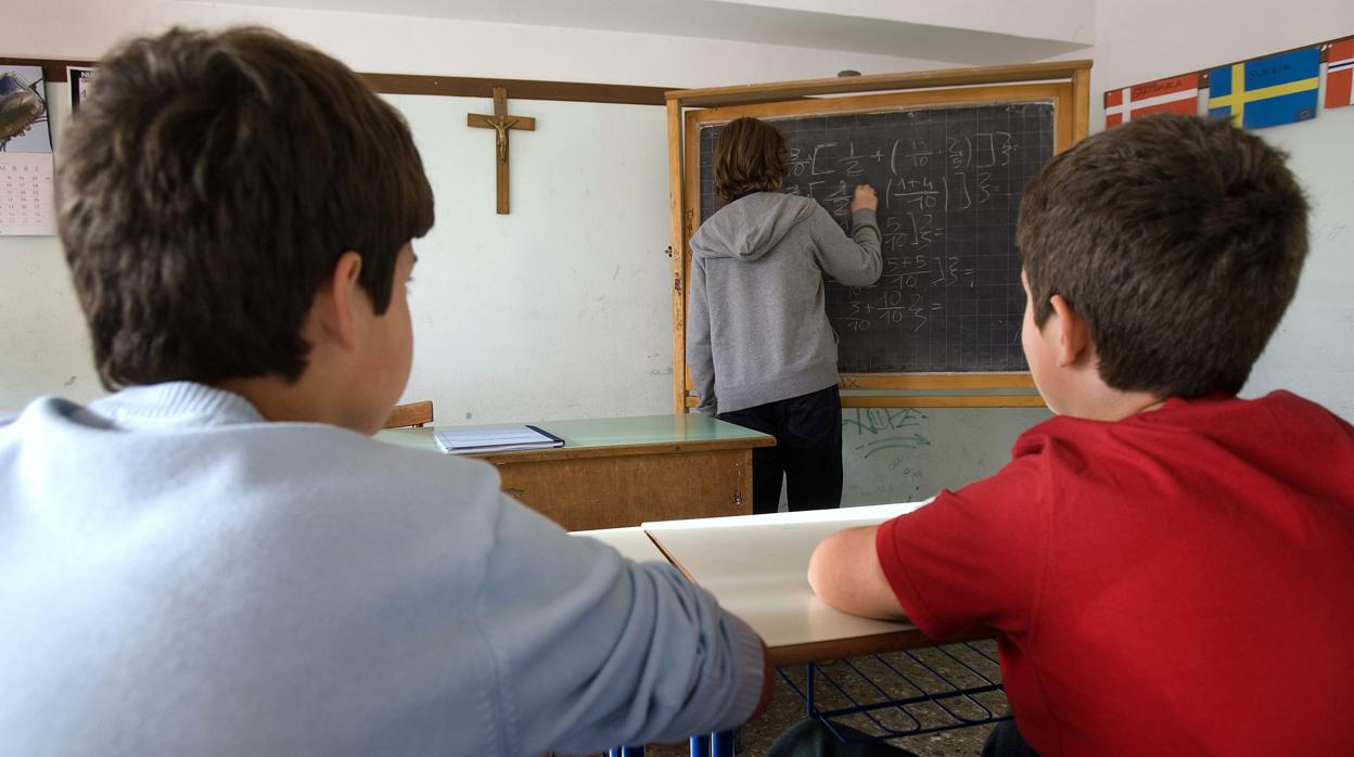 Estudiantes en un aula de un colegio italiano