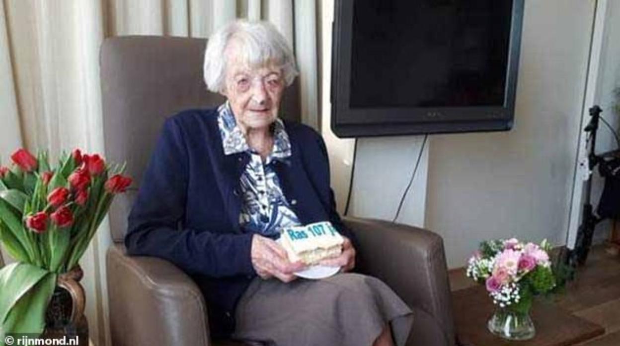 Una anciana de 107 años se convierte en la superviviente más mayor de coronavirus