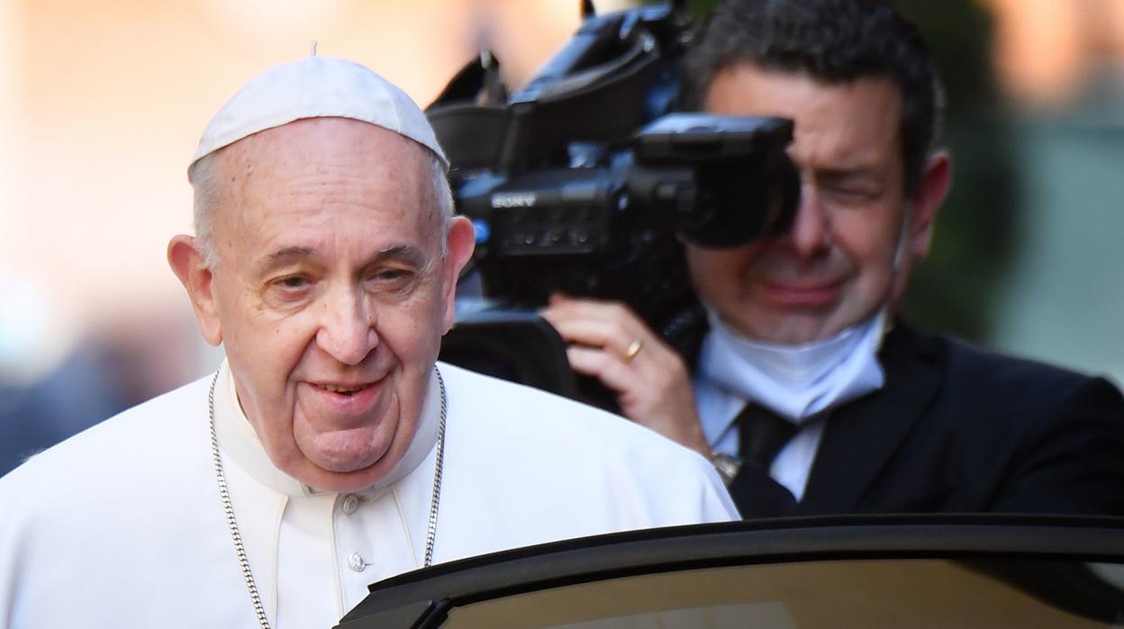 El Papa, a su llegada a la iglesia del Espiritu Santo