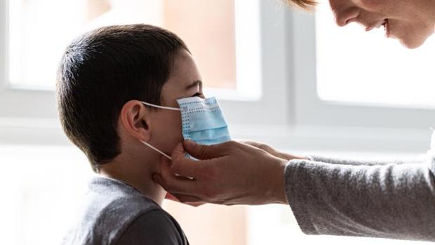 La salida de los niños a la calle deberá «ser puntual y con mascarillas»