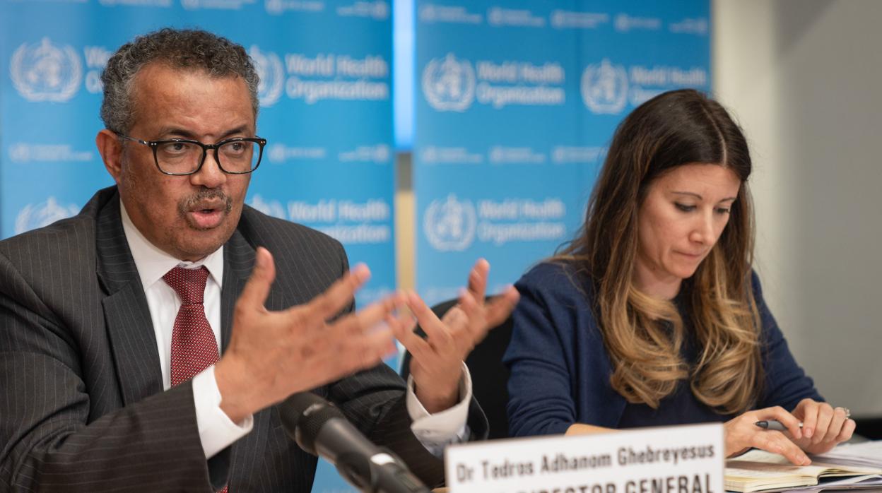 Tedros Adhanom Ghebreyesus junto a Maria Van Kerkhove