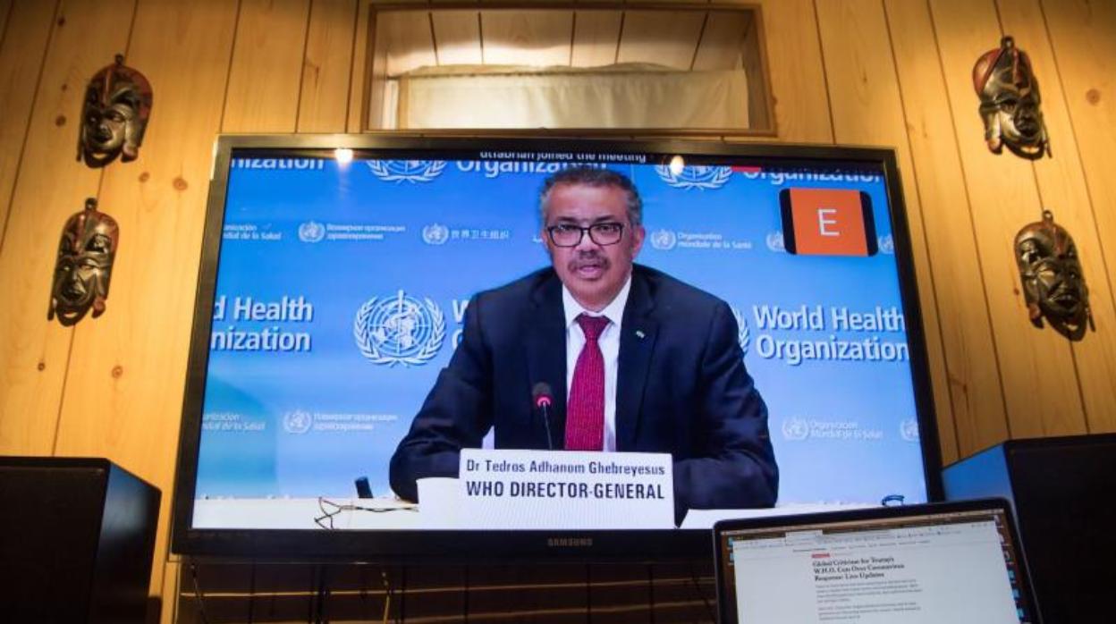 Fotografía cedida por la ONU donde aparece el director general de la OMS, Tedros Adhanom Ghebreyesus, durante una rueda de prensa