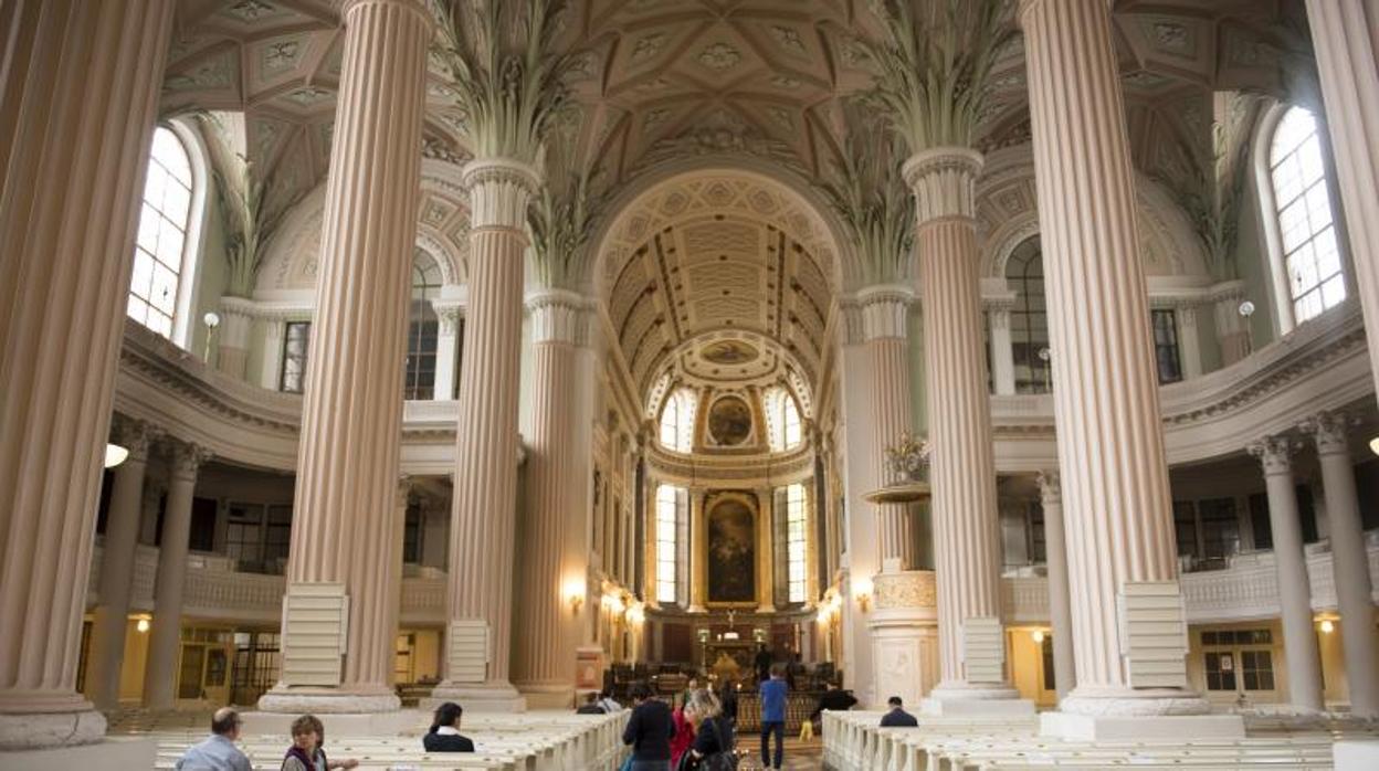 Interior de la Iglesia de San Nicolás en la localidad alemana de Leipzig (Sajonia)