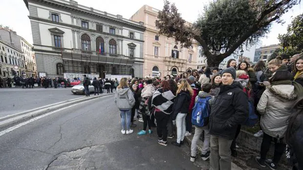 Dramático llamamiento de profesores italianos exigiendo test en masa para contener el coronavirus