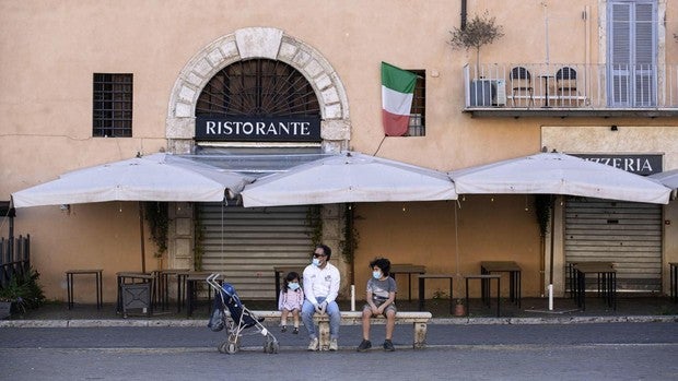 Los italianos ganan 2 kilos de peso con la reclusión, duermen mal y renuncian al «baby boom»