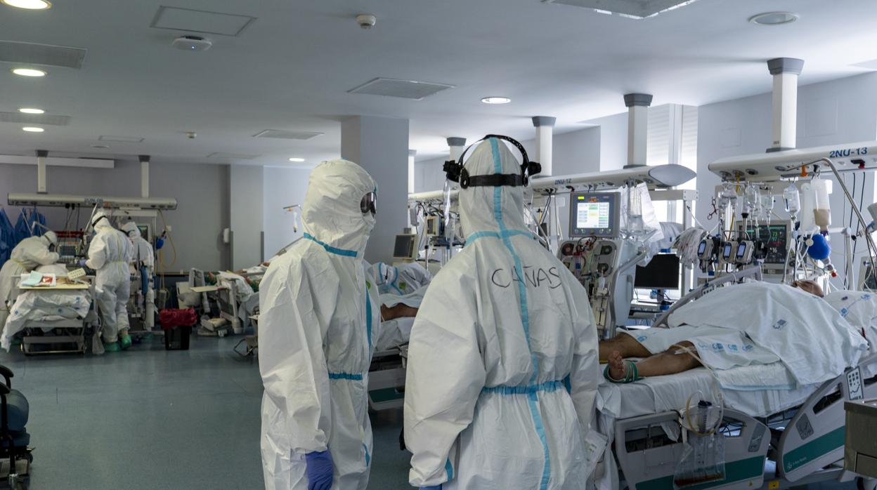 UCI del Hospital Clínico San Carlos durante el pico de la pandemia