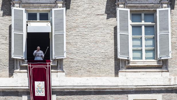 El Papa inicia las «vacaciones en casa» con tareas pendientes y gran incertidumbre