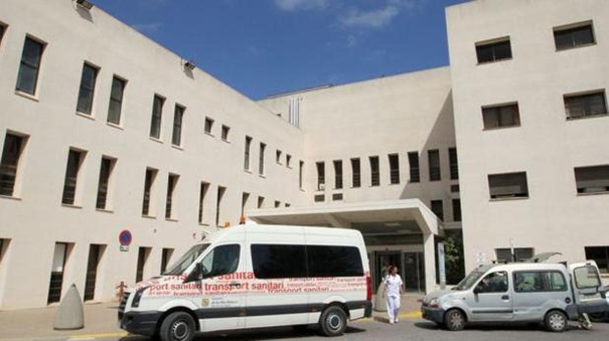 Obligan a ingresar en un hospital de Ibiza a un hombre que viajó hasta la isla sabiendo ya que tenía coronavirus