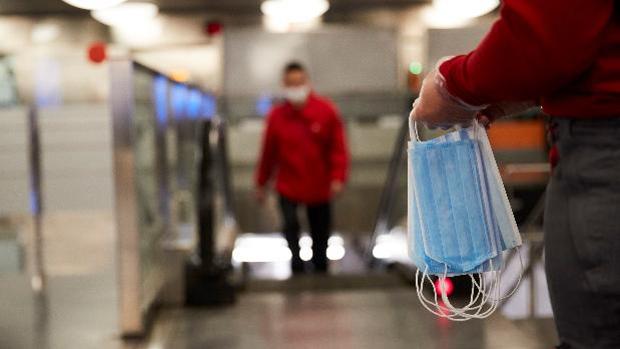 Tres detenidos y cuatro investigados por vender miles de mascarillas no homologadas