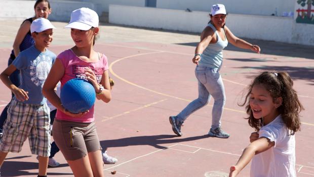 Fundación La Caixa impulsa actividades de verano para ayudar a 20.000 menores vulnerables
