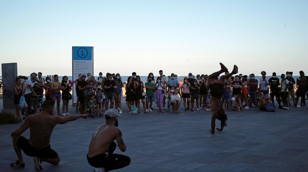 Aspecto que presentaba ayer el paseo marítimo de Barcelona