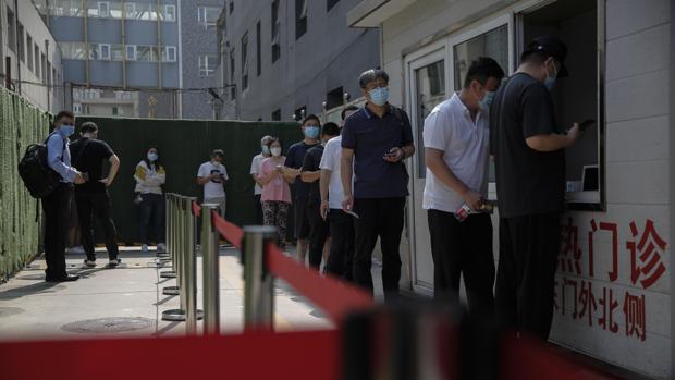 China diagnostica 14 nuevos positivos por coronavirus, 9 de ellos en Xinjiang