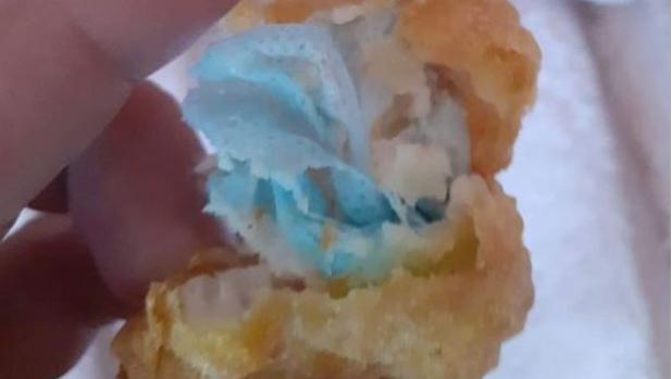 Una niña, a punto de morir al comer un nugget de pollo un MacDonald's con una mascarilla dentro