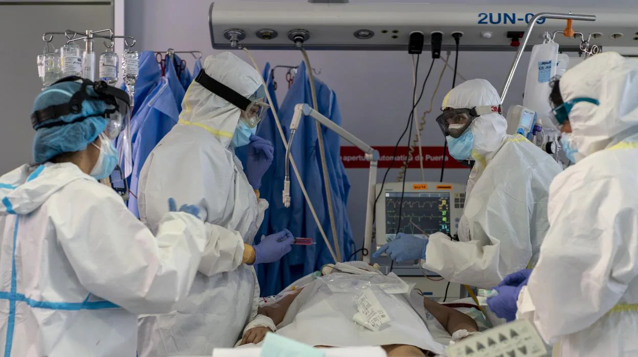 UCI de Hospital Clínico San Carlos de Madrid durante el periodo crítico de la pandemia el pasado mes de marzo