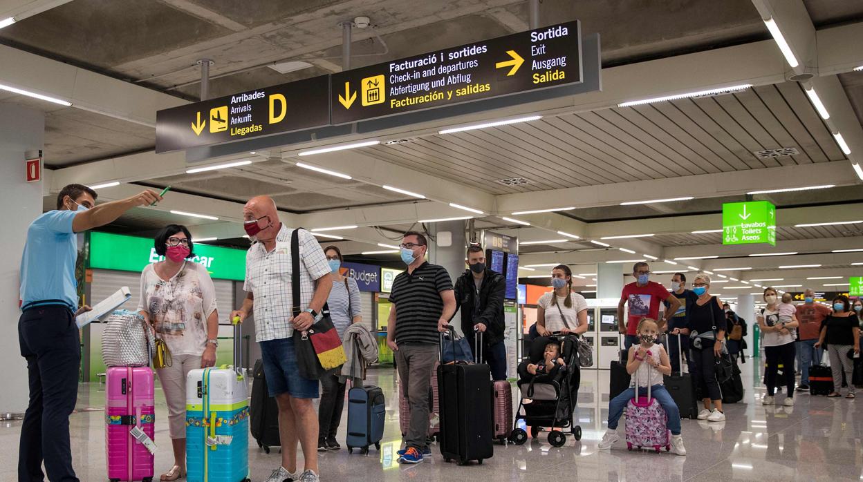 Pasajeros en el aeropuerto de Son Sant Joan de Palma