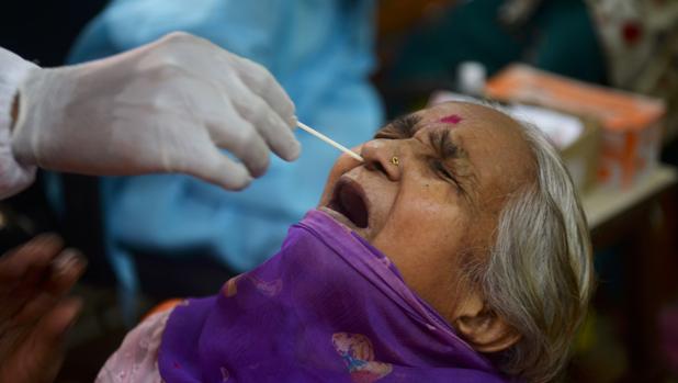 India registra su semana más mortífera tras sumar 6.555 muertes por coronavirus