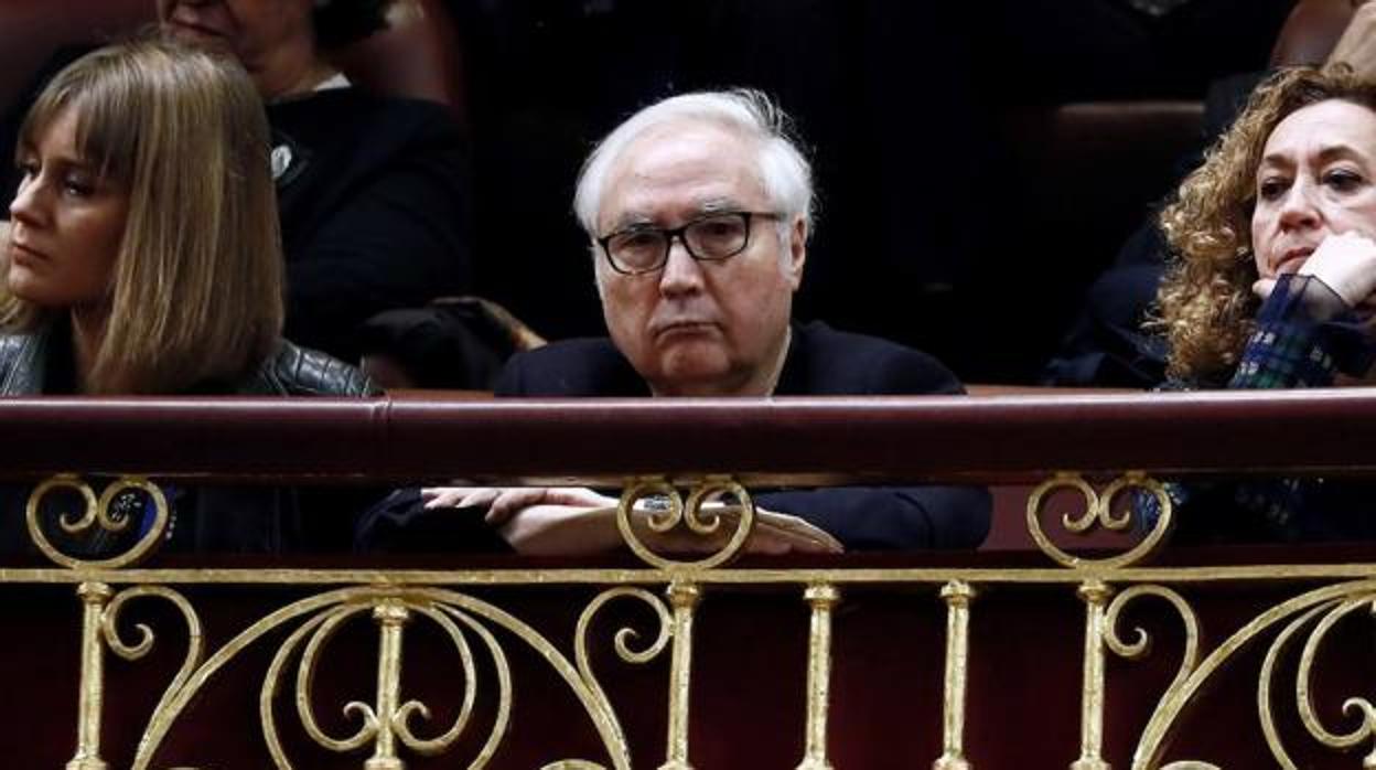 El Gobierno niega la salida de  Castells pese a las fuertes críticas vertidas por su ausencia