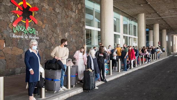 Así se ha librado Canarias del toque de queda y empieza a ganar turistas pese al Covid