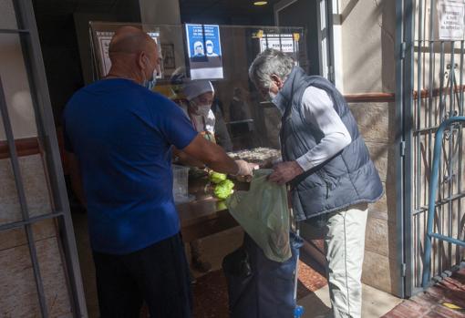 La Asociación Ángeles Malagueños atiende 500 personas al día