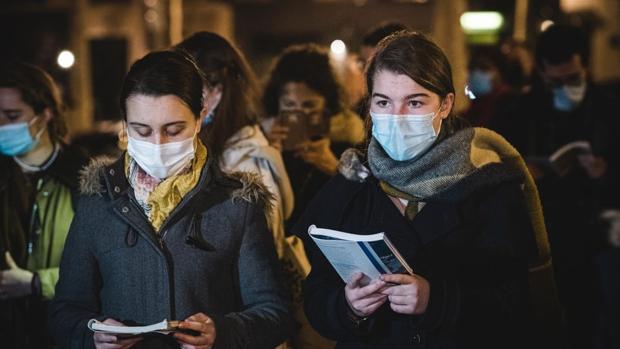 Católicos franceses contra el confinamiento: «Queremos ir a misa»