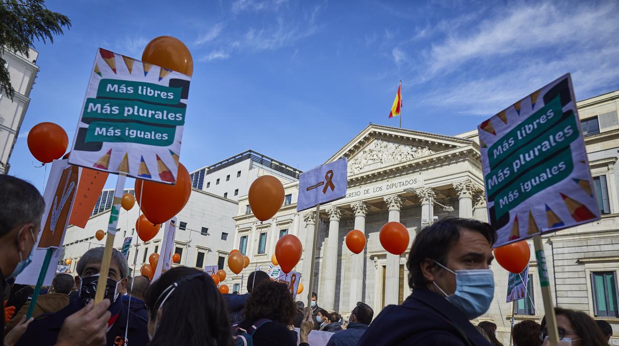 La Comisión Europea pone en duda el éxito de la «ley Celaá» por la falta de consenso social y político