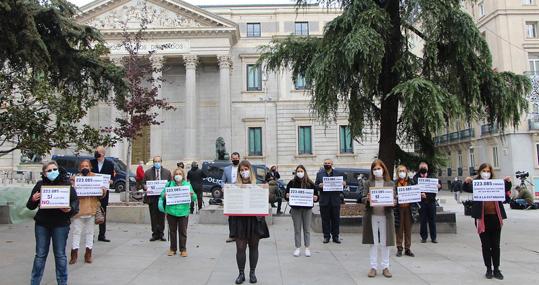 Protesta frente al Congreso contra la ley de eutanasia