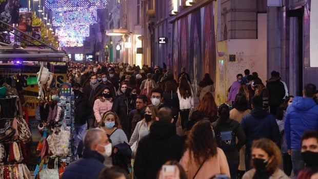 Persisten las aglomeraciones para ver las luces de Navidad pese a las recomendaciones: «Es un agobio»