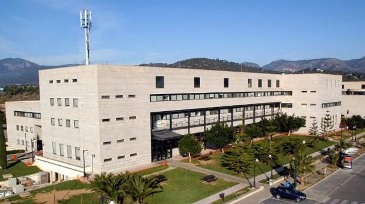 Fachada de una facultad de la Universidad de Baleares