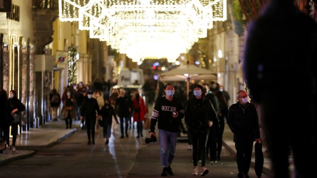 Italia estudia confinarse como Alemania antes de la Navidad