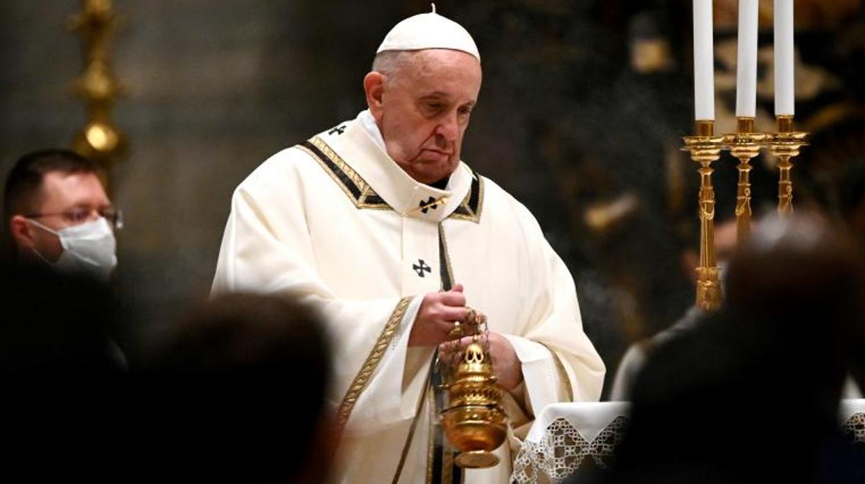 El Papa Francisco durante la misa de Nochebuena en la Basílica de San Pedro