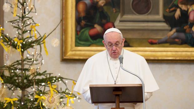 El Papa permite que las mujeres puedan dar la Comunión y leer los Evangelios en misa