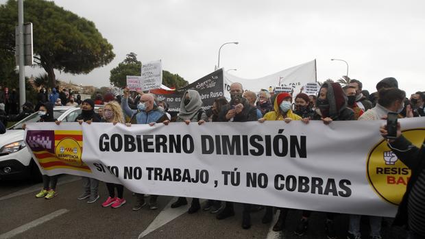 Unas 3.000 personas protestan en Palma contra las restricciones y piden la dimisión de Armengol