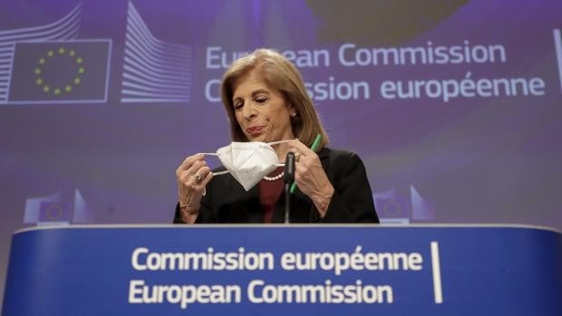 La UE acusa a AstraZeneca de ocultar el contrato para eludir sus responsabilidades