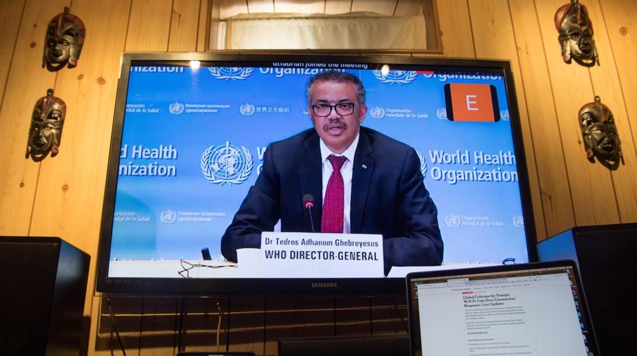 Fotografía cedida por la ONU donde aparece el director general de la Organización Mundial de la Salud (OMS), Tedros Adhanom Ghebreyesus, mientras habla durante una rueda de prensa virtual desde Ginebra