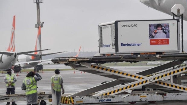 El Gobierno restringe la entrada a España desde Brasil y Sudáfrica para frenar el avance de sus variantes de Covid