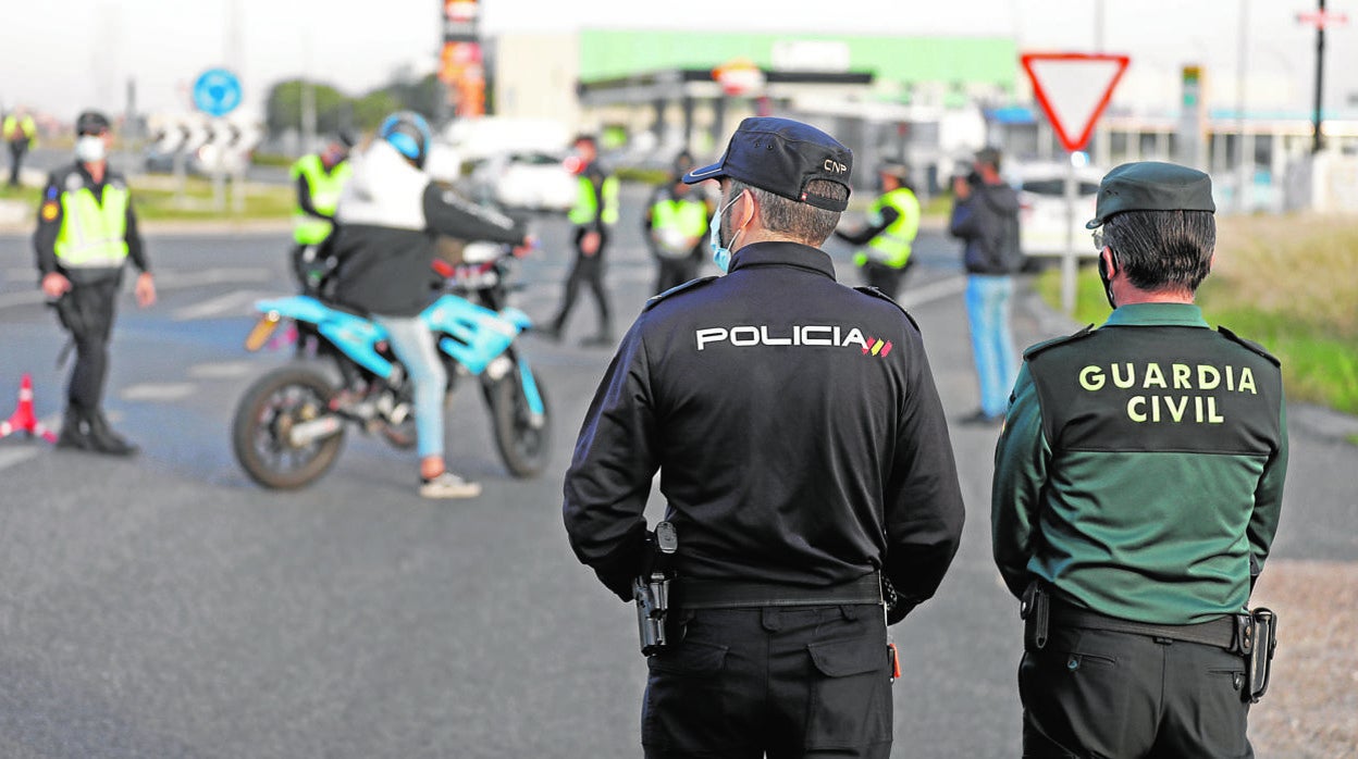 Interior anuncia que agentes de la Policía y la Guardia Civil se vacunarán tras los sanitarios