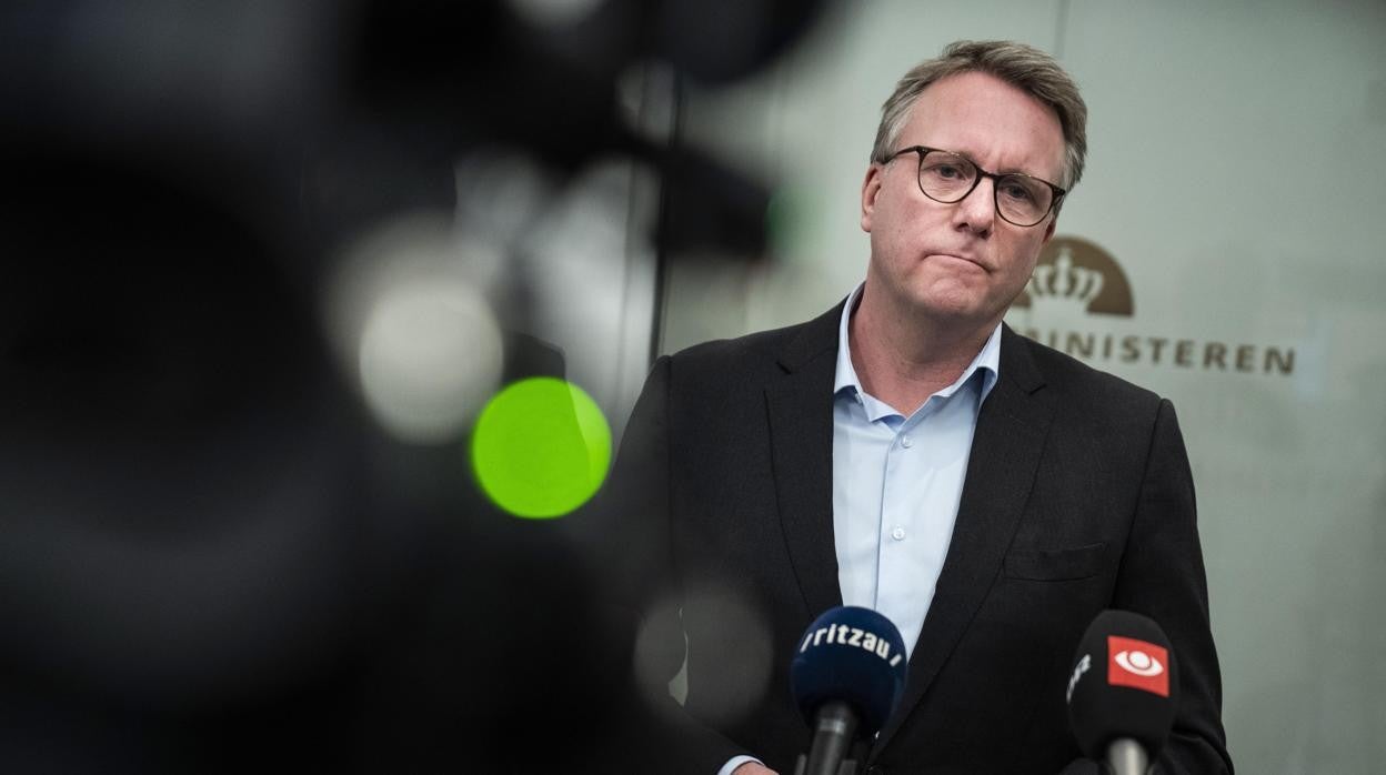 El ministro de Finanzas danés, Morten Bødskov, durante el anuncio