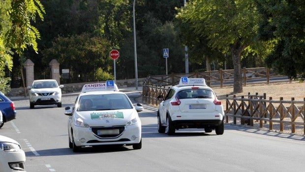 El Congreso quiere que las multas de tráfico ayuden a pagar el carné de conducir a jóvenes en paro