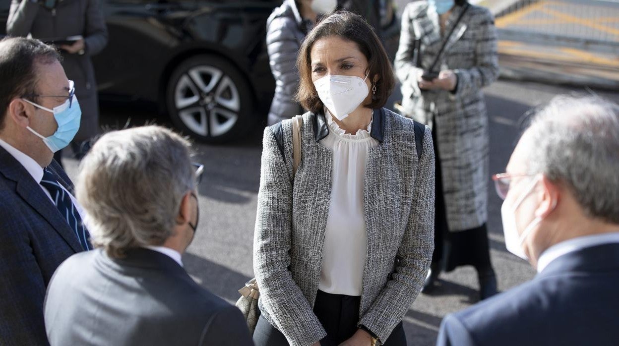 La ministra de Turismo, Reyes Maroto, ayer en una visista a Castellón