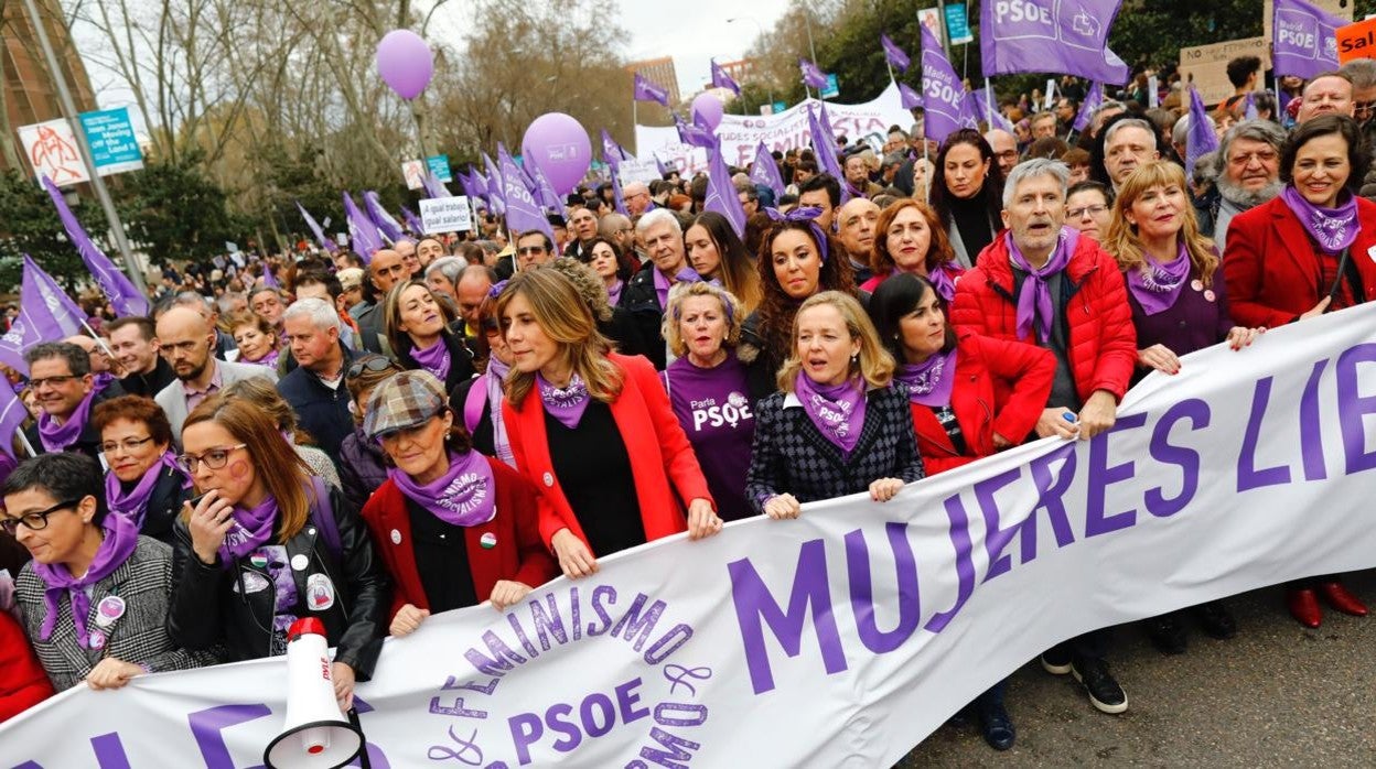 Dirigentes socialistas en las concentraciones feministas del 8-M el año pasado en Madrid