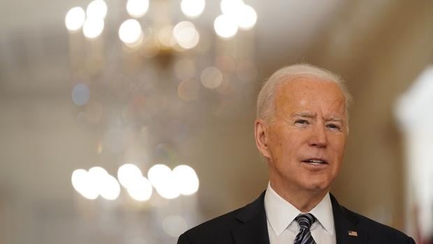 Biden ordena a los estados iniciar la vacunación de todos los adultos antes del 1 de mayo